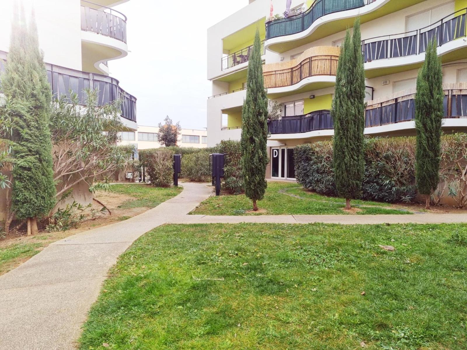Grand Appartement Avec Garage Et Terrasse Castelnau-le-Lez Luaran gambar