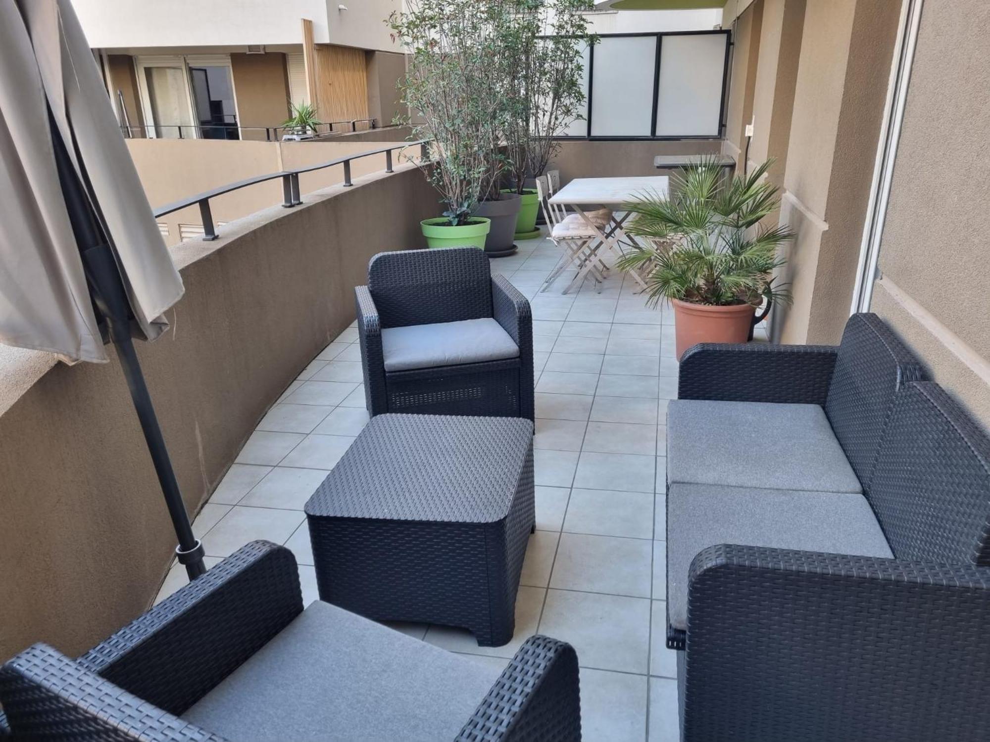 Grand Appartement Avec Garage Et Terrasse Castelnau-le-Lez Luaran gambar